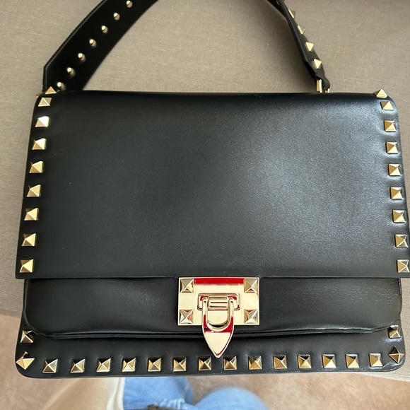 🔥 RARE Valentino Rockstud shoulder / crossbody bag in black & gold hardware - Picture 10 of 17